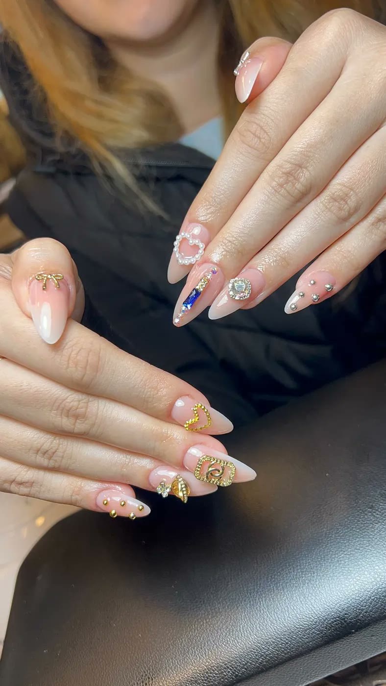 Taş süslemeli protez tırnak ve nail art